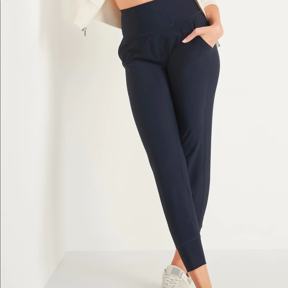 Old Navy High-Waisted PowerSoft 7/8-Length Joggers. Size M. Navy Blue.